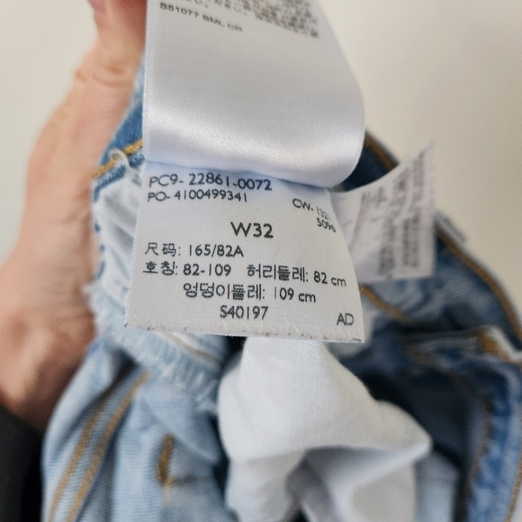 Levi's Wedgie Icon Fit Ankle Jeans Light Wash Size 32 - Picture 9 of 9